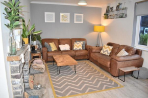 3 bedroom House, Near Goodwood Events with Garden & Free Parking - Chichester Holiday Properties